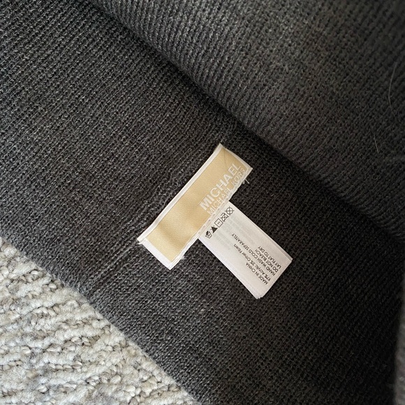 Michael Kors Warm Headband - Picture 5 of 5